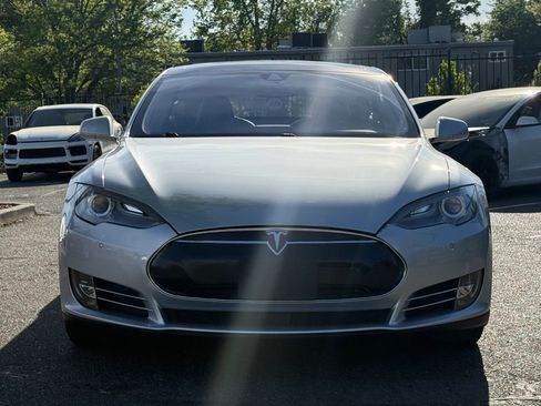Used 2015 Tesla Model S P85D image 2
