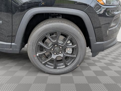 New 2025 Jeep Compass Latitude w/ Sun & Sound Group AWD/4WD image 5