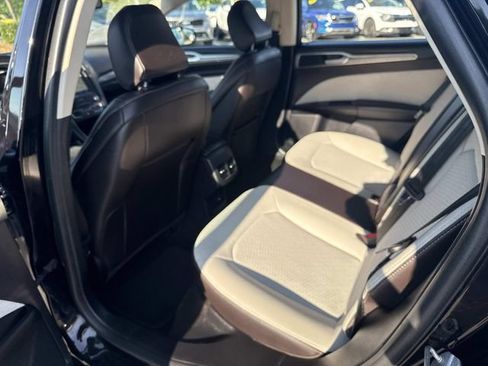 Used 2020 Ford Fusion SE w/ Equipment Group 151A FWD image 5