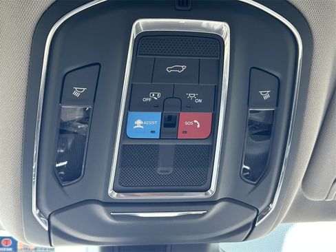 Used 2024 Jeep Wagoneer Series II w/ Flexible Seating Group image 28