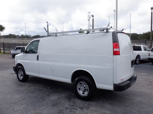 Used 2022 Chevrolet Express 2500 w/ Driver Convenience Package image 3