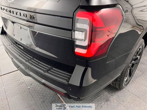 Used 2023 Ford Expedition Limited image 13