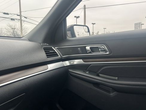 Used 2018 Ford Explorer Limited image 24