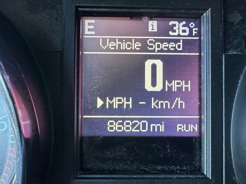 Used 2016 Chrysler Town & Country Touring image 19