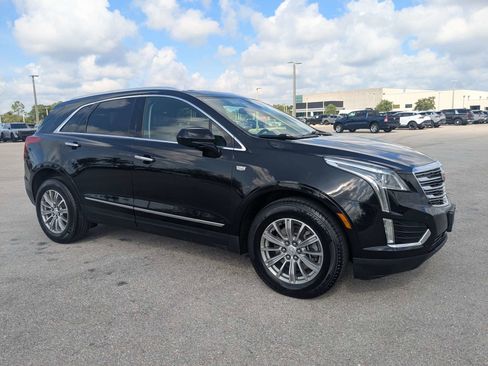Used 2017 Cadillac XT5 Luxury w/ Driver Awareness Package AWD/4WD image 2