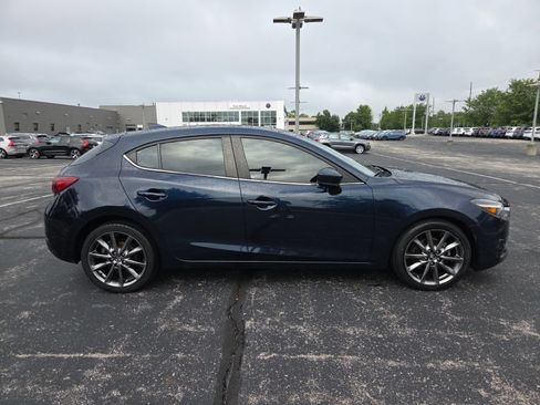 Used 2018 MAZDA MAZDA3 Grand Touring w/ Premium Equipment Package FWD image 5