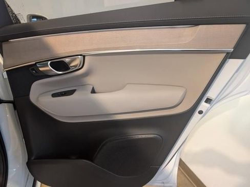 New 2026 Volvo XC90 B6 Plus w/ Protection Package Premier AWD/4WD image 25