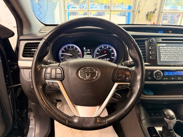 Used 2017 Toyota Highlander XLE w/ Protection Package #3 AWD/4WD image 10