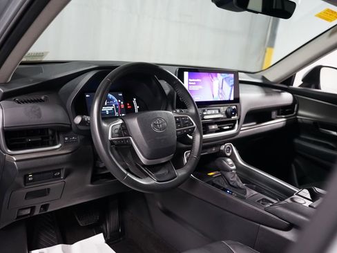 Used 2024 Toyota Grand Highlander XLE image 11