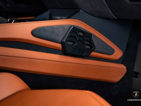 Used 2025 Lamborghini Revuelto image 48