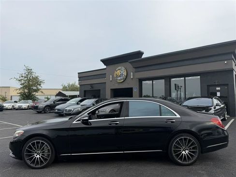 Used 2017 Mercedes-Benz S 550 Sedan image 2