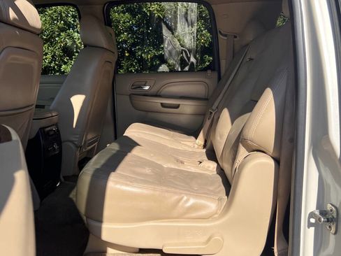 Used 2009 Cadillac Escalade ESV 2WD image 16