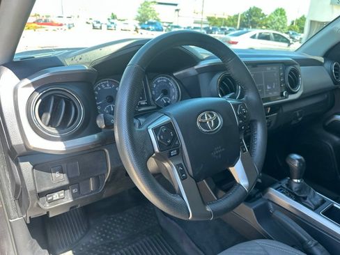Used 2022 Toyota Tacoma SR5 w/ Technology Package RWD image 9