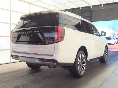 Used 2025 Ford Expedition Platinum w/ Driver's Package image 4