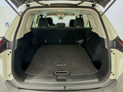 Used 2021 Nissan Rogue S image 29