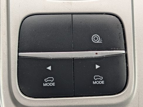 Used 2023 Ford Explorer XLT w/ Equipment Group 202A RWD image 21