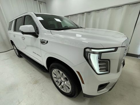 Used 2025 GMC Yukon XL Denali AWD/4WD image 3