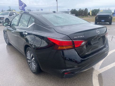 Used 2025 Nissan Altima 2.5 SV FWD image 3