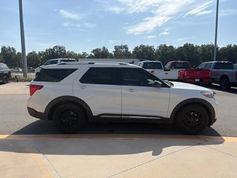 Used 2020 Ford Explorer Limited RWD image 4