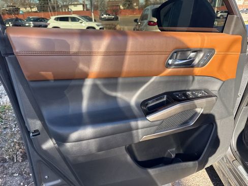 Used 2023 Nissan Pathfinder Platinum image 11