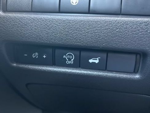 Used 2025 Nissan Rogue SV FWD image 23