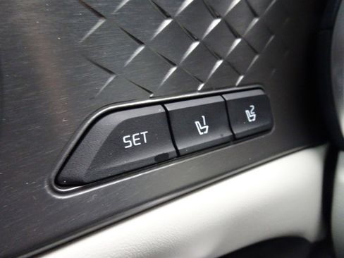 Used 2023 Kia Sorento SX Prestige image 22