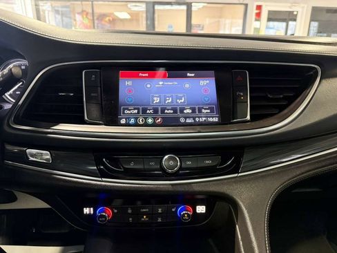 Used 2020 Buick Enclave Essence image 16