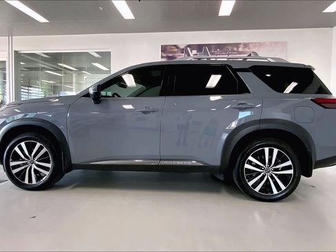 Used 2024 Nissan Pathfinder Platinum w/ Cargo Package AWD/4WD image 3
