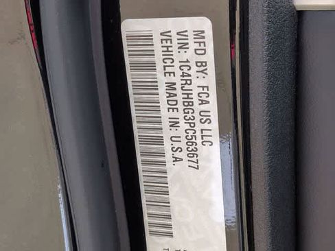 Used 2023 Jeep Grand Cherokee Limited AWD/4WD image 35