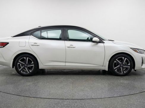 Used 2025 Nissan Sentra SV FWD image 11