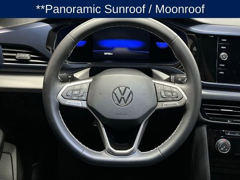 Used 2023 Volkswagen Taos SE w/ Panoramic Sunroof Package AWD/4WD image 9
