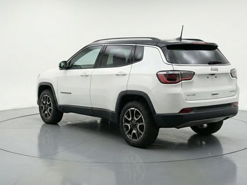 Used 2025 Jeep Compass Trailhawk image 6
