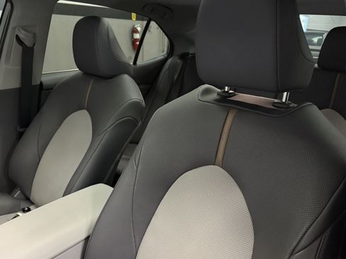 Used 2020 Toyota Camry XLE image 22