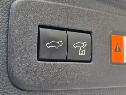 Used 2025 Lexus GX 550 w/ Accessory Package (31) AWD/4WD image 19