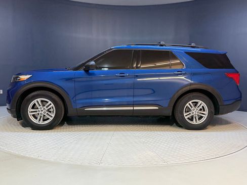 Used 2020 Ford Explorer XLT image 2