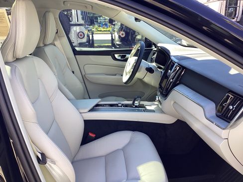 Certified 2025 Volvo XC60 T8 Plus w/ Protection Package Premier image 35