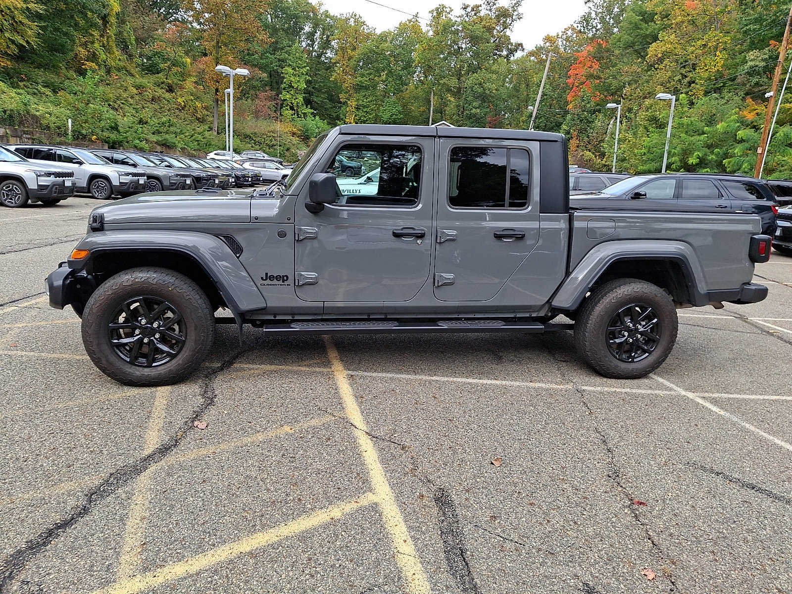 Certified 2023 Jeep Gladiator Sport AWD/4WD image 4