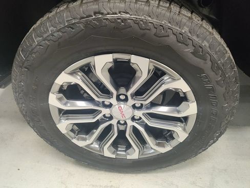 Used 2026 GMC Canyon Denali AWD/4WD image 3