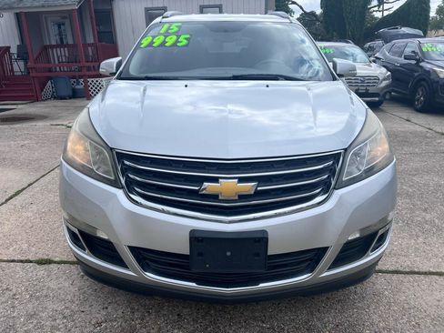 Used 2015 Chevrolet Traverse LT FWD image 2