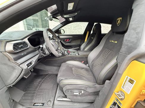 Used 2023 Lamborghini Urus Performante AWD/4WD image 18