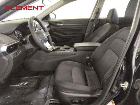 Used 2025 Nissan Altima 2.5 SV image 25