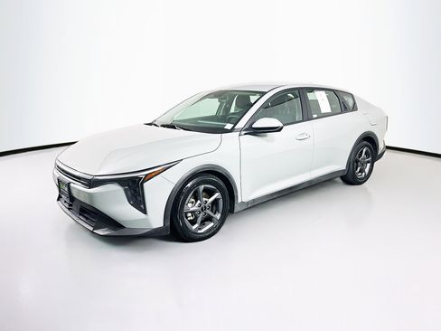 Used 2025 Kia K4 LXS image 3