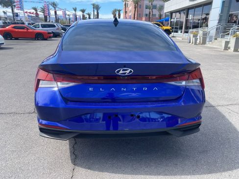 Used 2023 Hyundai Elantra SEL w/ Convenience Package image 7