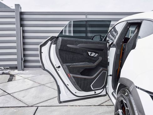 Used 2024 Lamborghini Urus Performante image 34