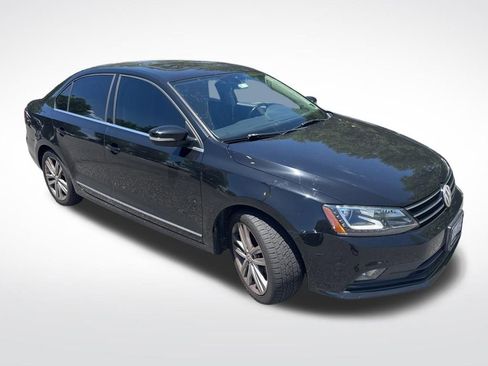 Used 2017 Volkswagen Jetta SEL Premium FWD image 2