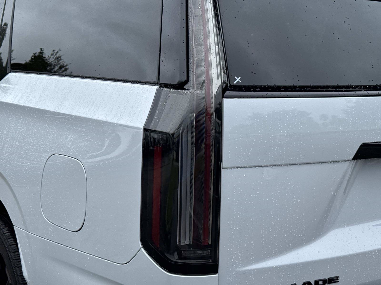 Certified 2026 Cadillac Escalade ESV Platinum Sport w/ LPO, ONYX Package AWD/4WD image 11