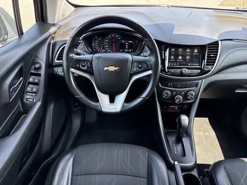 Used 2019 Chevrolet Trax LT w/ LT Convenience Package FWD image 12