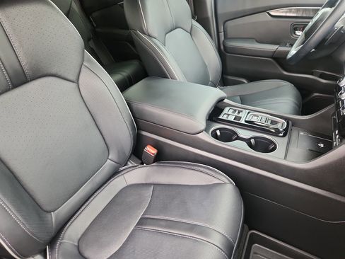 Used 2025 Honda Pilot Elite image 15