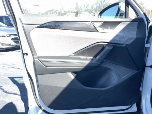 Certified 2025 Volkswagen Tiguan S image 15