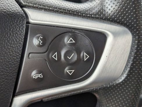 Used 2024 GMC Terrain SLE FWD image 15